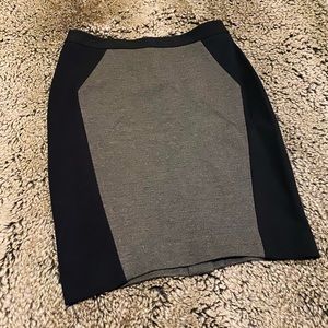 LOFT - BLACK PENCIL SKIRT